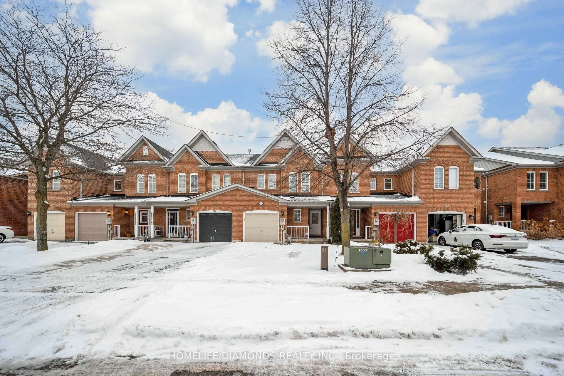 Att/Row/Townhouse in Brampton