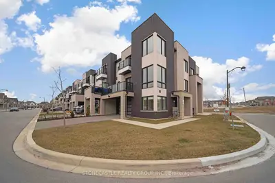 Att/Row/Townhouse in Milton