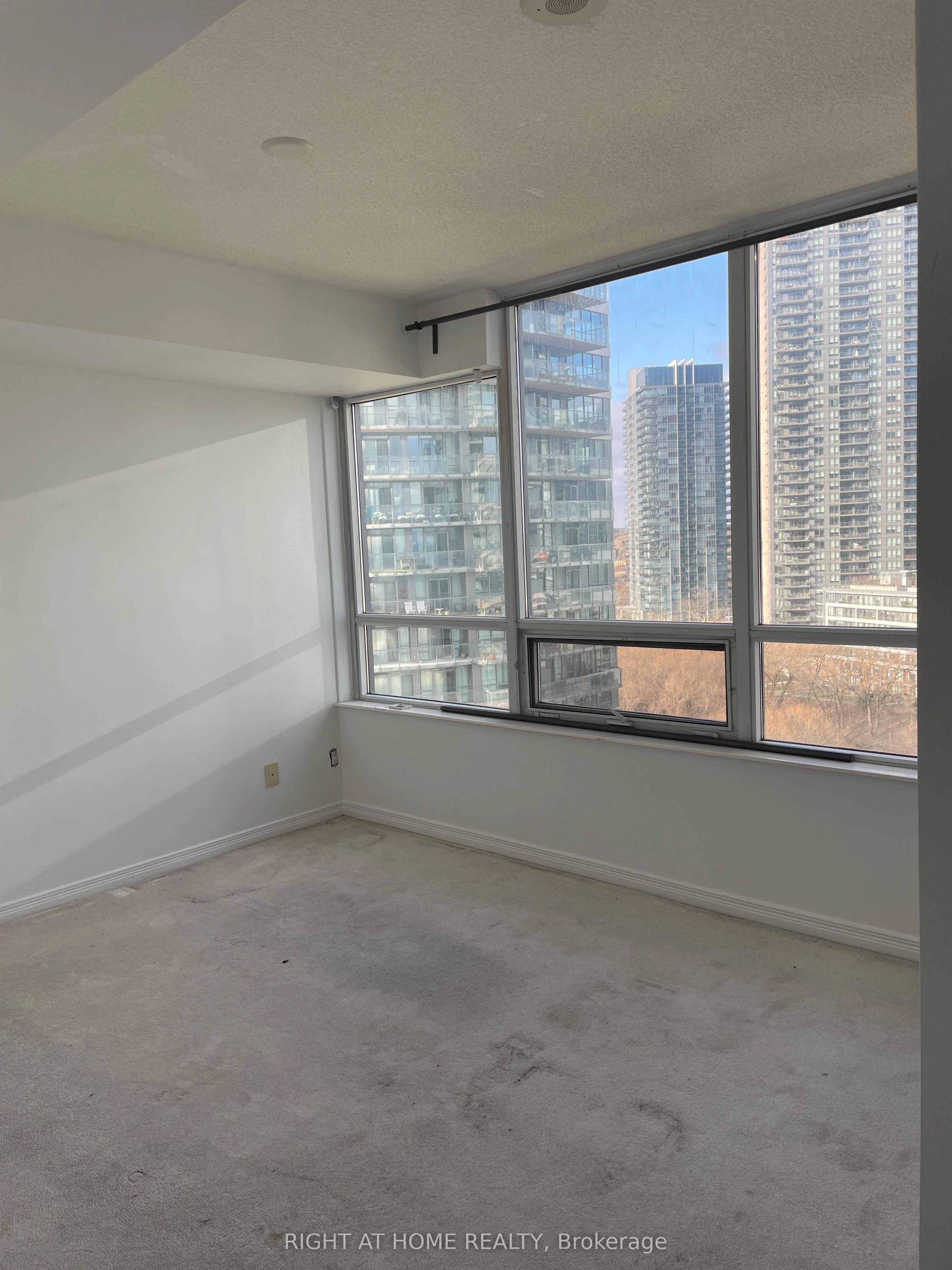 2240 Lake Shore Boulevard W 1205, Toronto W06, ON M8V 0B1