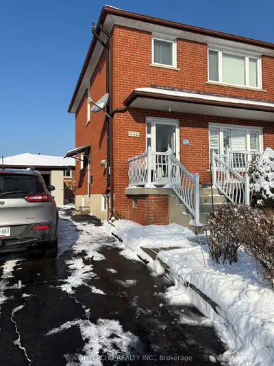 242 Grandravine Drive, Toronto W05, On M3n 1j3