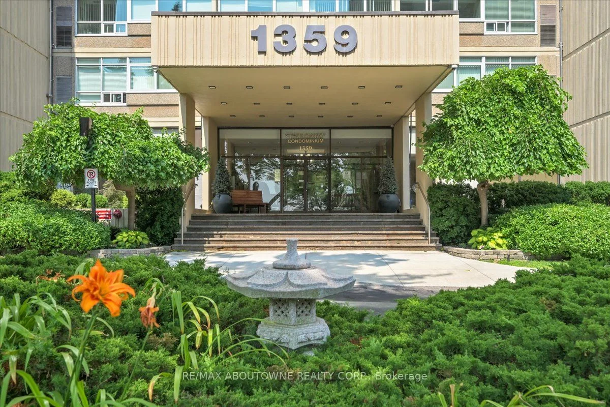 Condo Apartment in Oakville