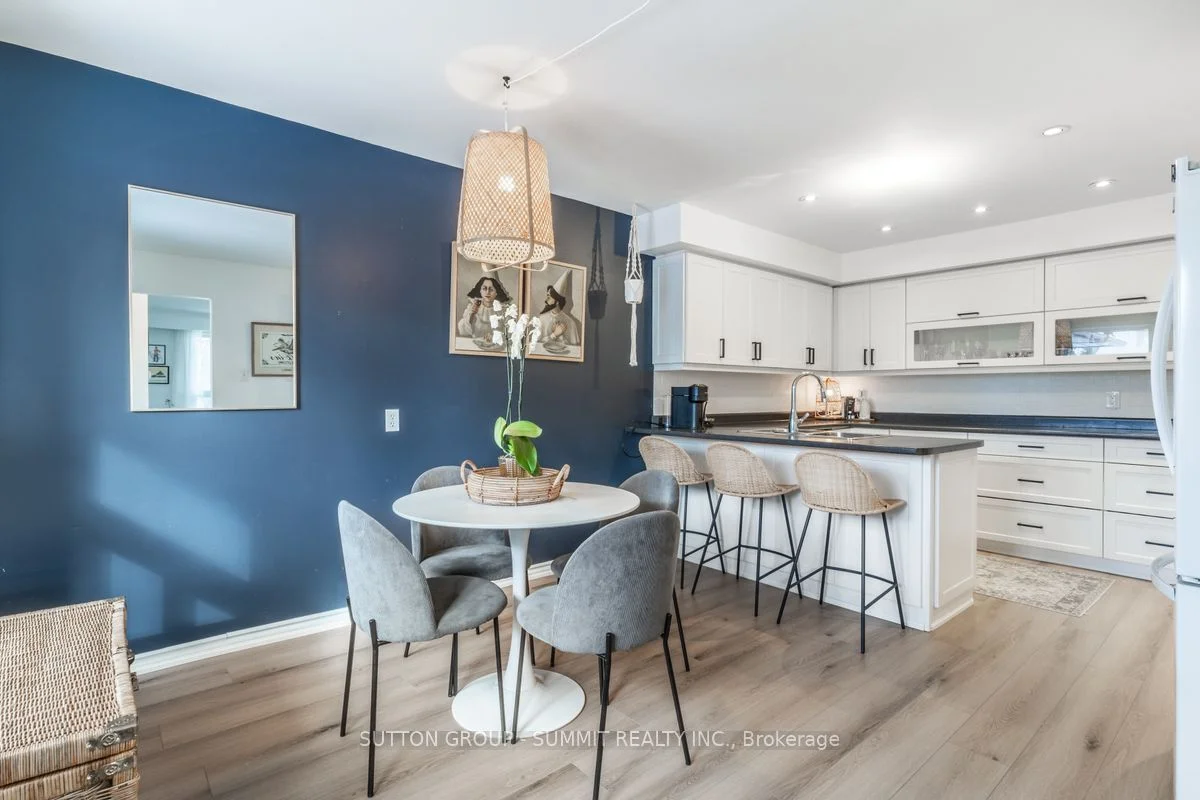 Condo Townhouse in Burlington