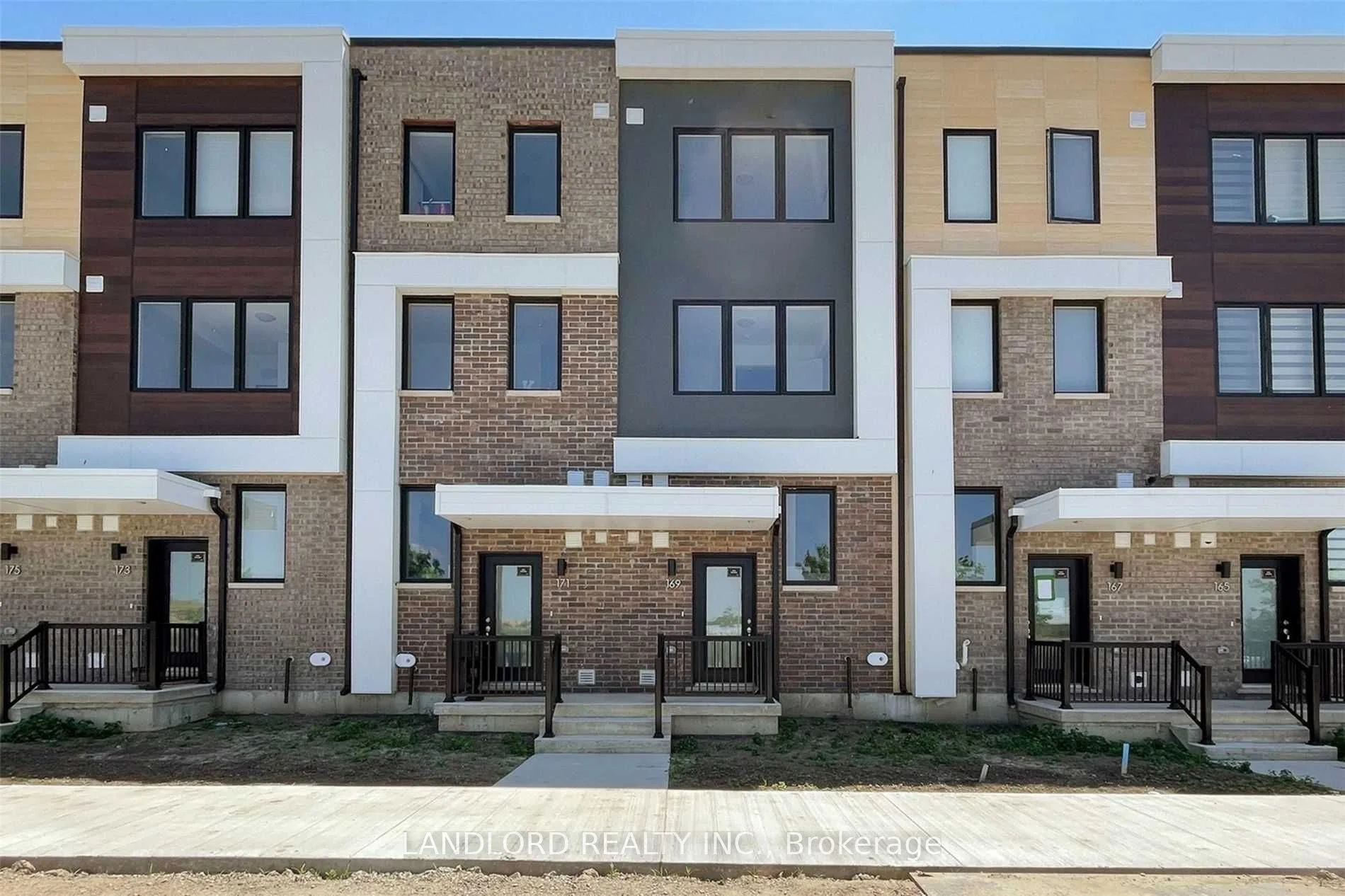 Att/Row/Townhouse in Toronto