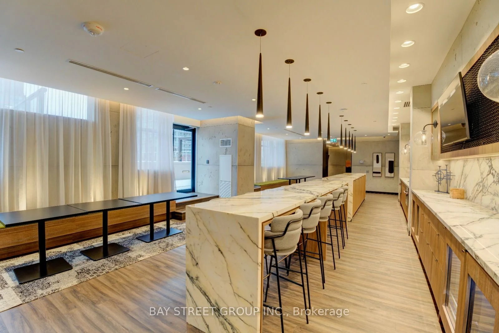 251 Manitoba Street 727, Toronto W06, On M8y 0c7