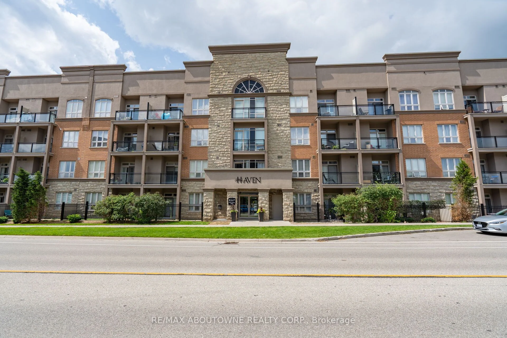 Condo Apartment in Burlington