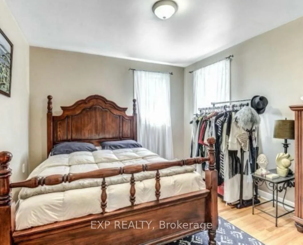 205 Southview Road, Oakville, ON L6K 2P2