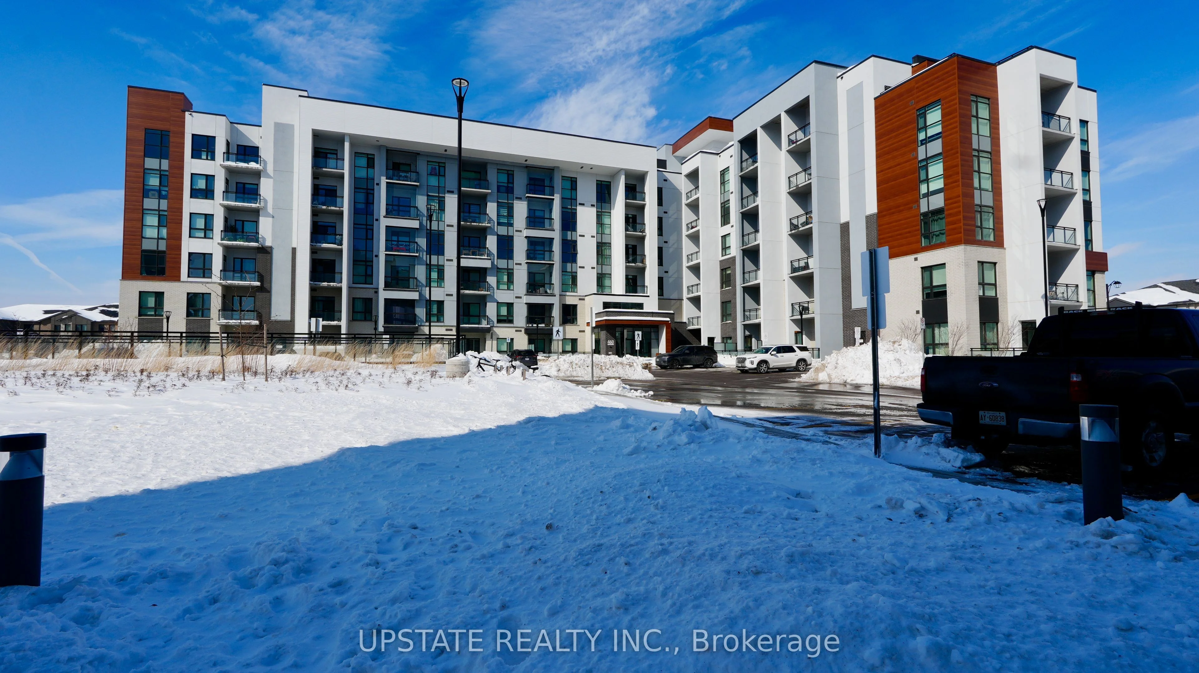 Condo Apartment in Milton