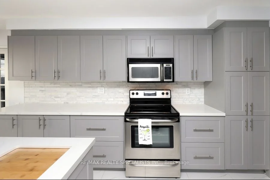 1800 The Collegeway 901, Mississauga, ON L5L 5S4
