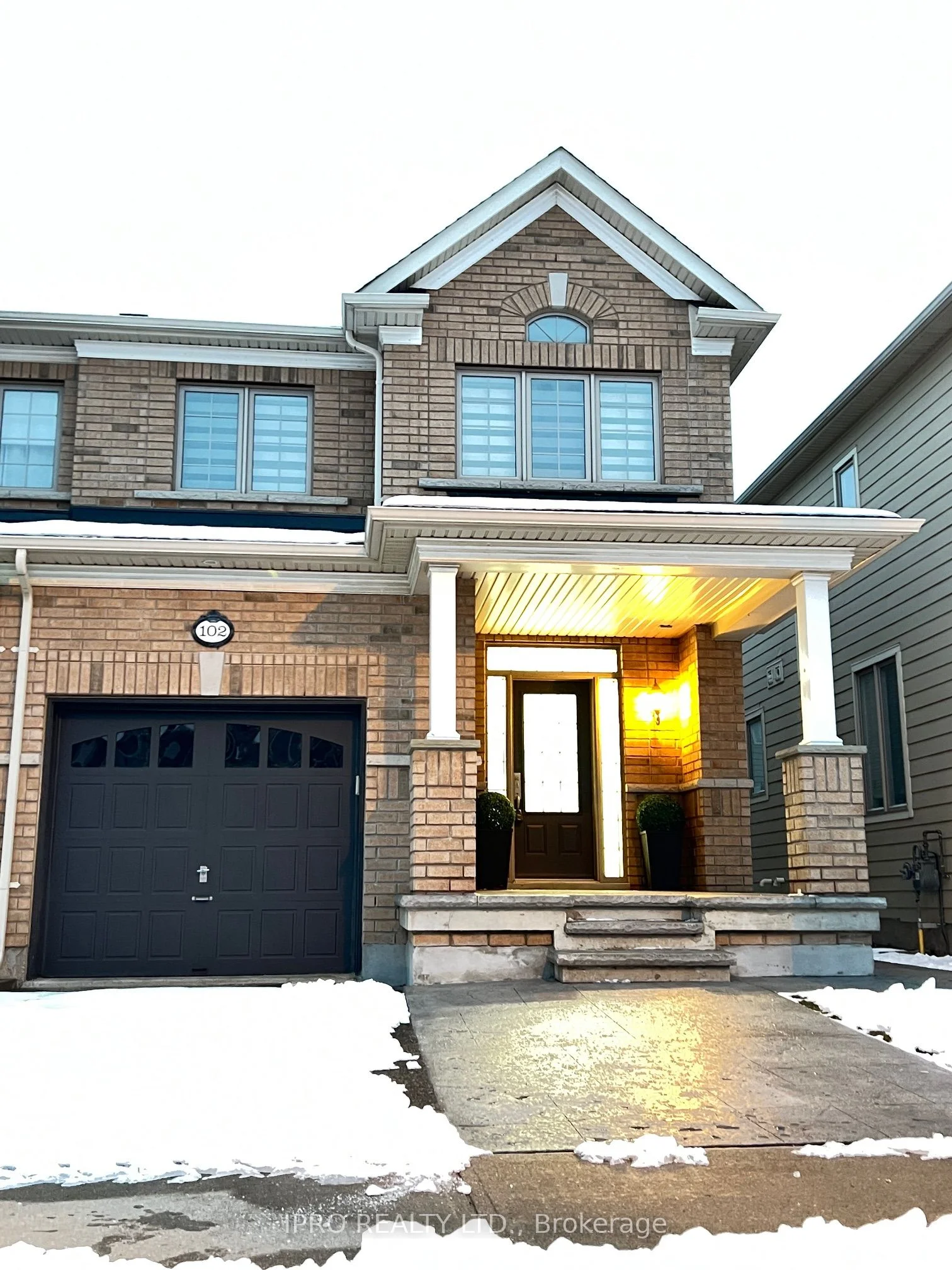 Att/Row/Townhouse in Milton