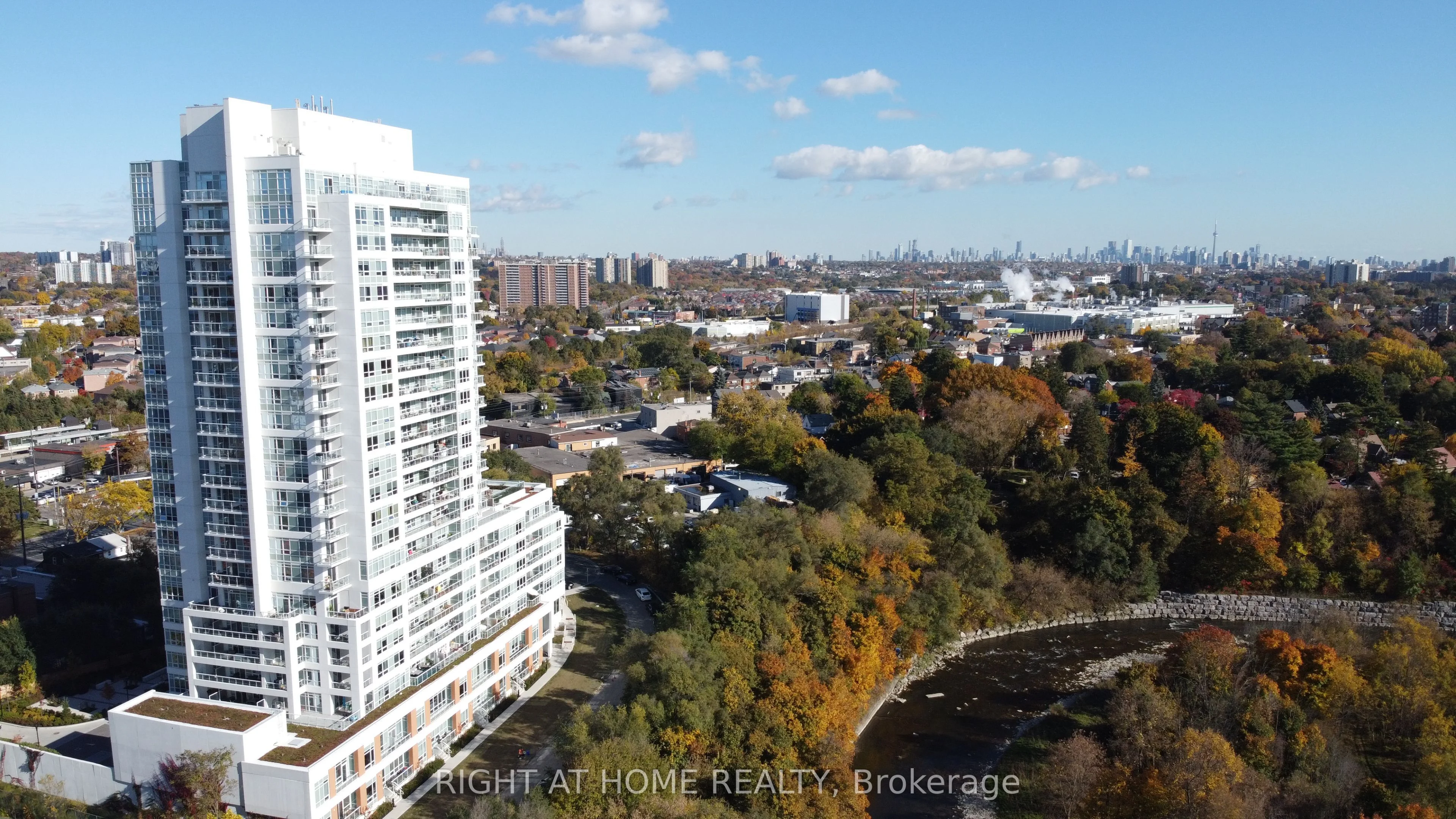 10 Wilby Crescent 1801, Toronto W04, On M9n 1e5
