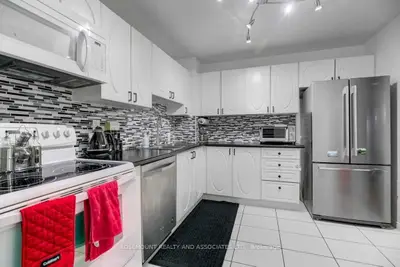 115 Hillcrest Avenue 514, Mississauga, On L5b 3y9
