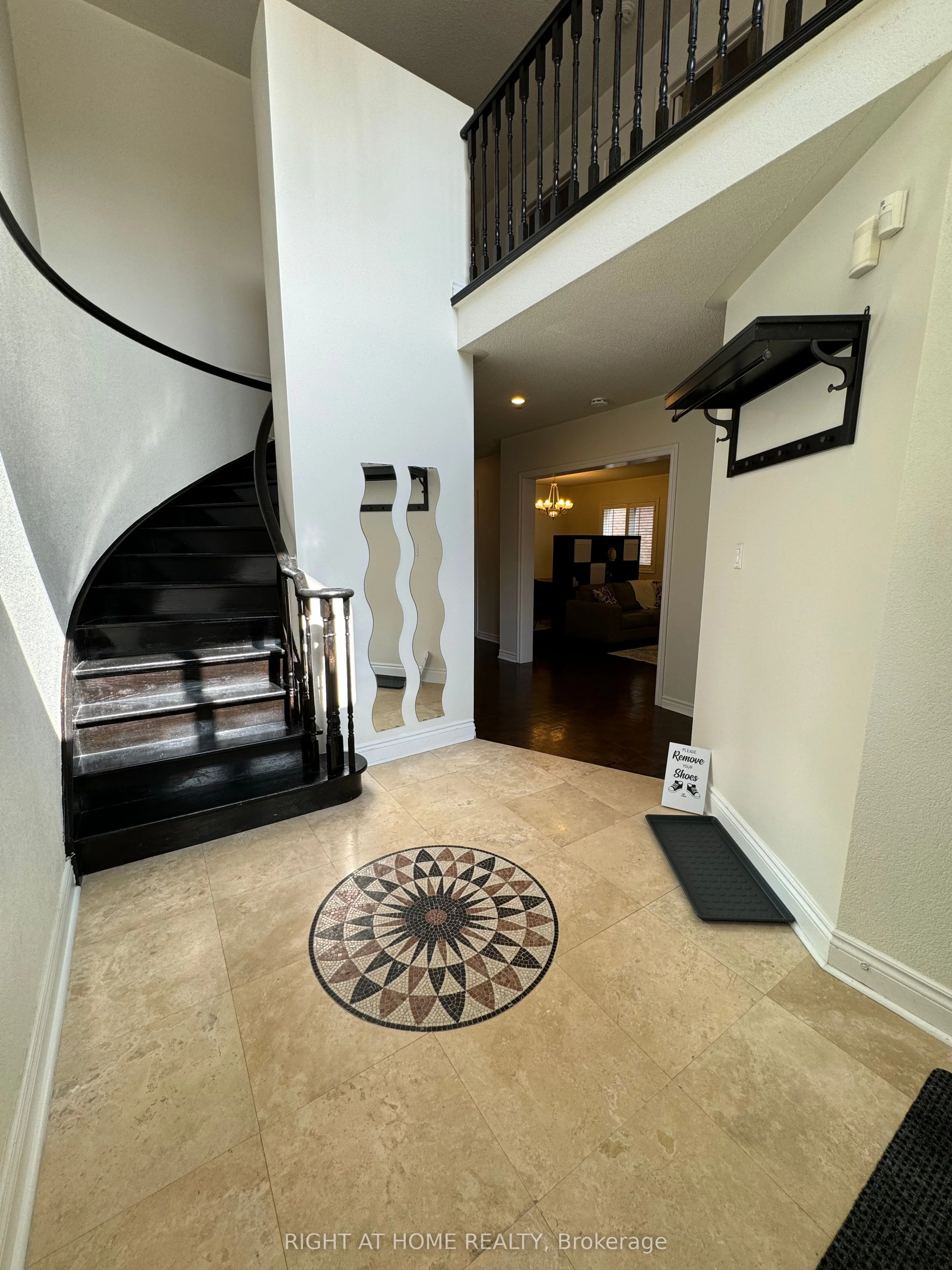 5276 Floral Hill Crescent, Mississauga, On L5v 1v4