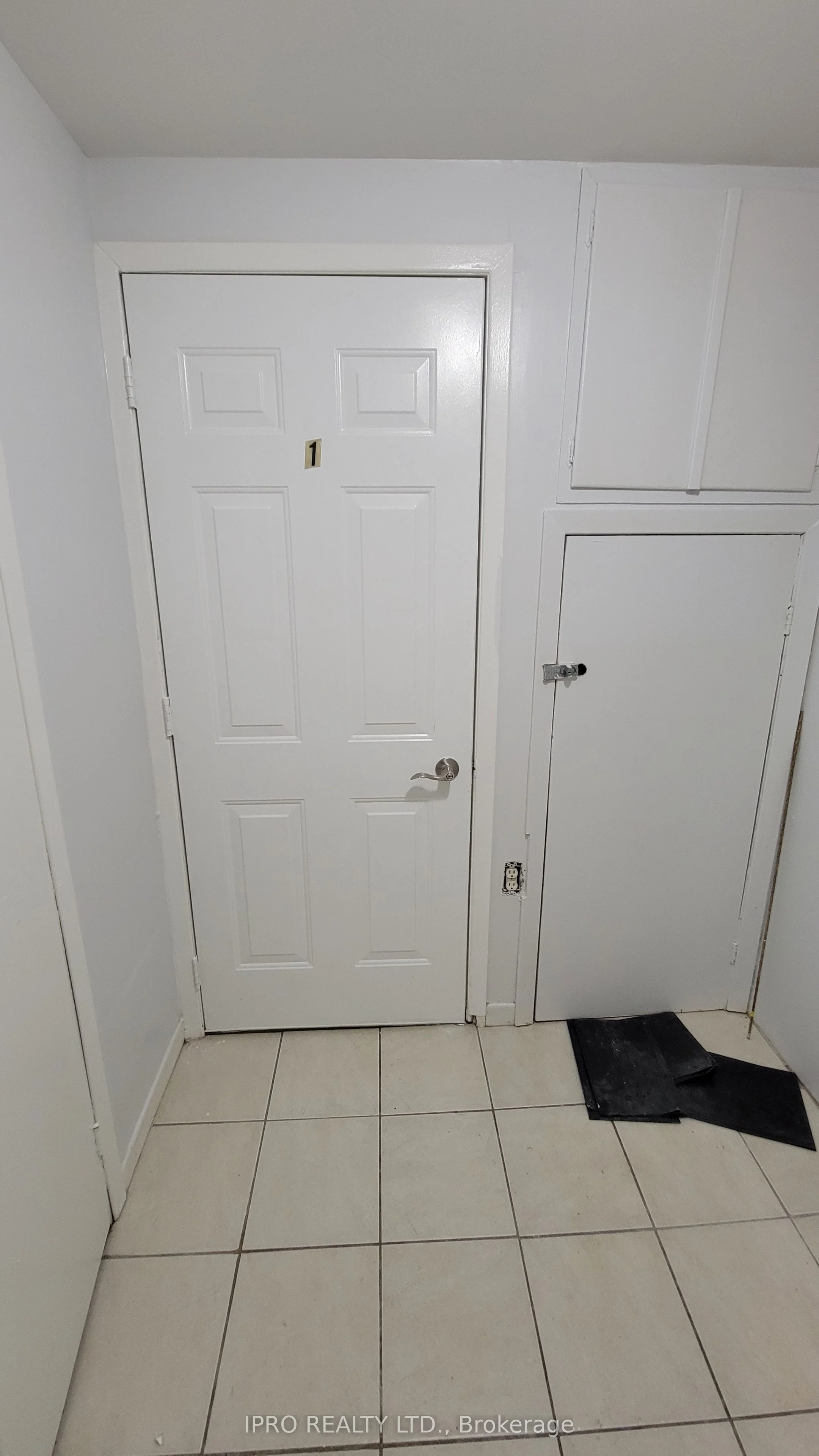 4035 Bloor Street W, Toronto W08, ON M9B 1M4