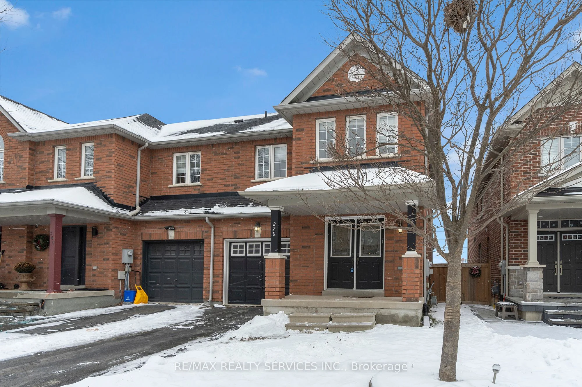 Att/Row/Townhouse in Milton