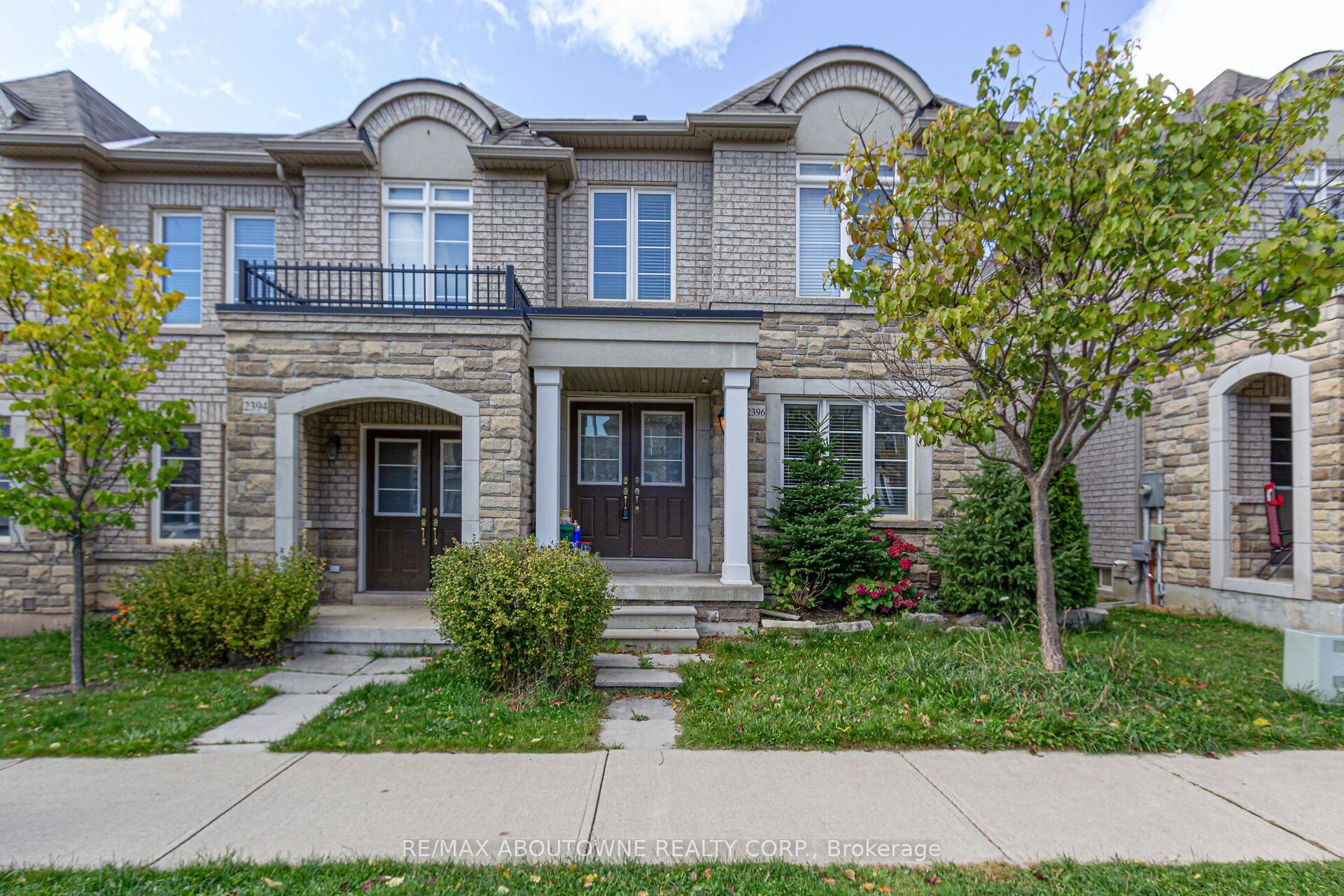 Att/Row/Townhouse in Oakville