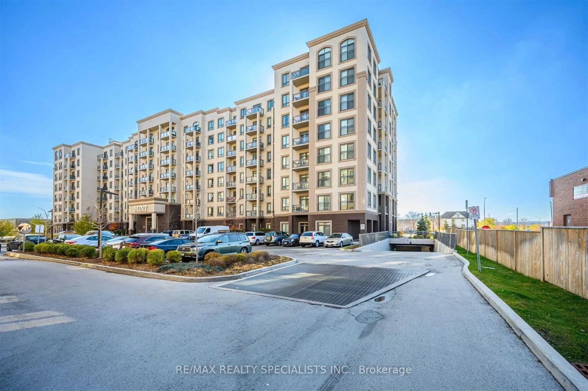 2490 Old Bronte Road 103, Oakville, On L6m 4j2