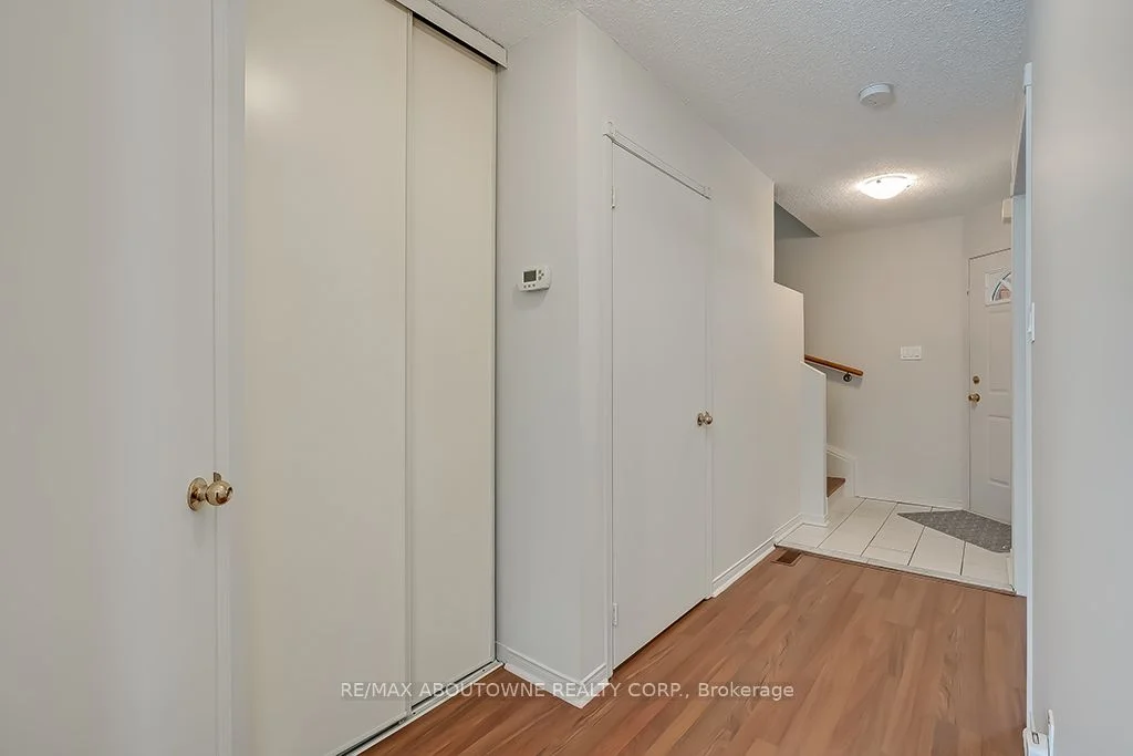 3260 BOBWHITE Mews, Mississauga, ON L5N 6G1