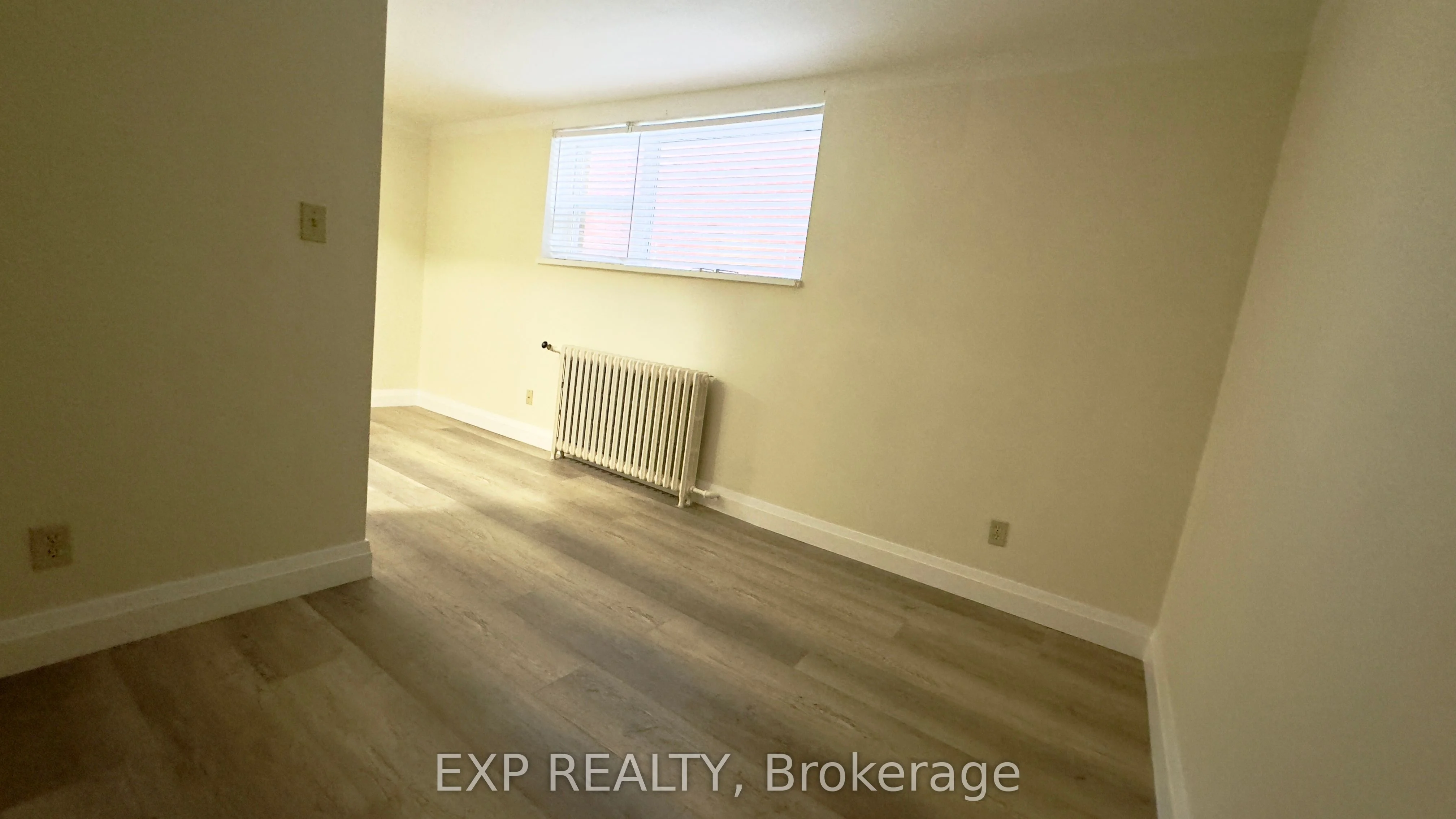 335 Lakeshore Road E 1, Mississauga, ON L5G 1E7