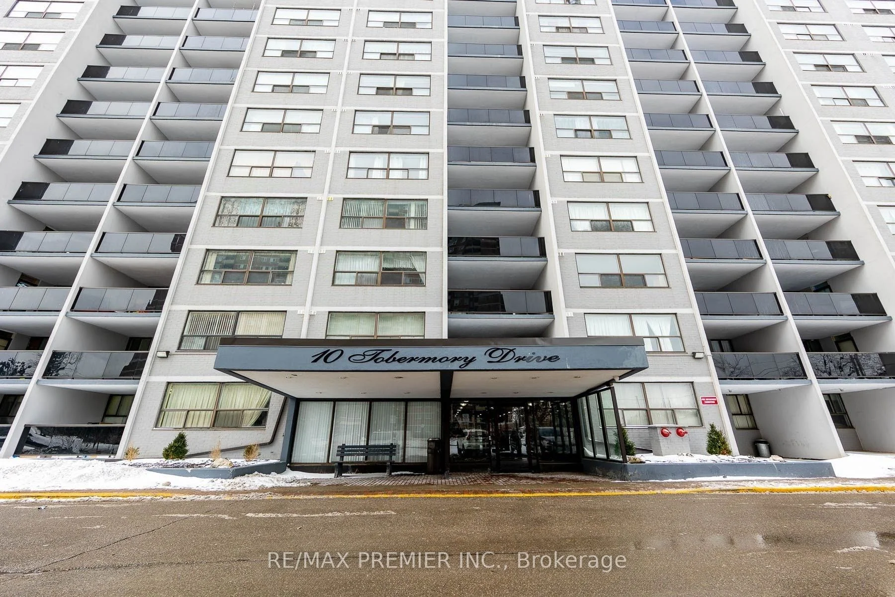 10 Tobermory Drive 315, Toronto W05, On M3n 2y5