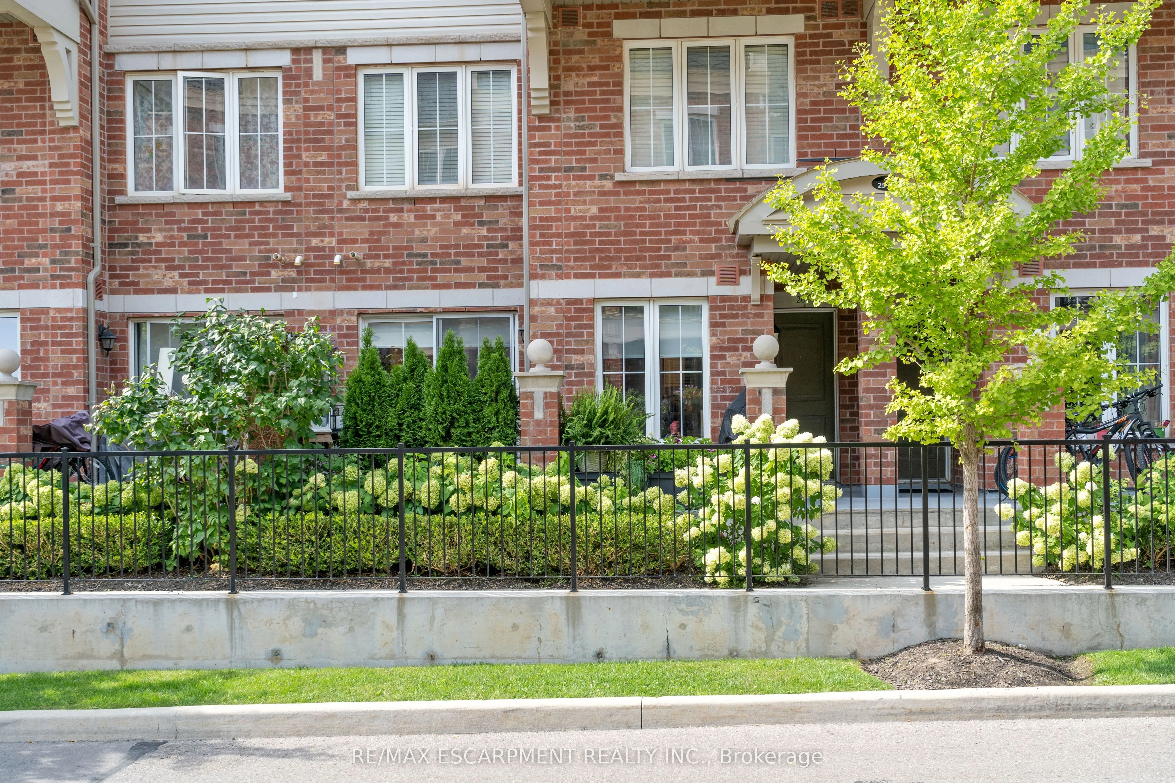 47 Hays Boulevard 26, Oakville, On L6h 0j1