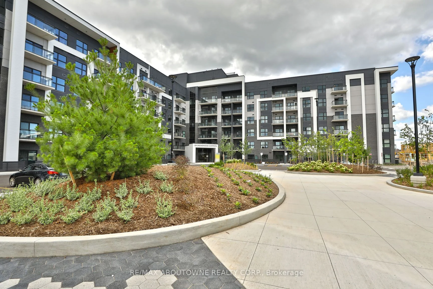 Condo Apartment in Oakville