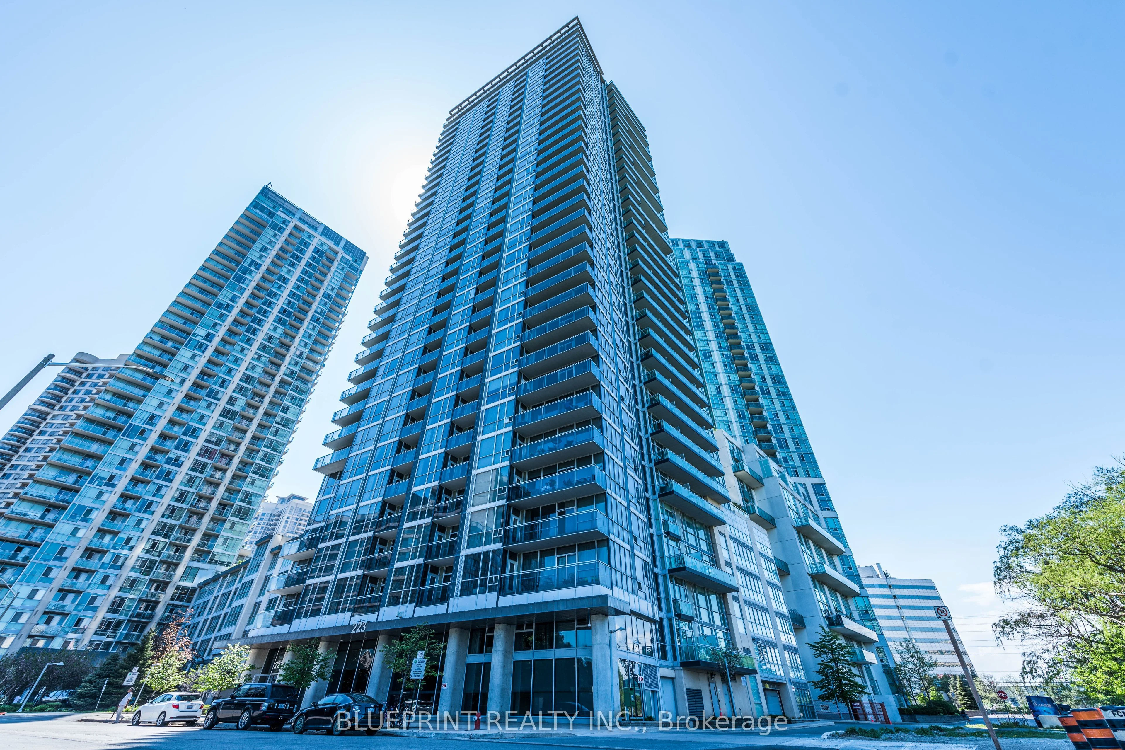 223 Webb Drive 2002, Mississauga, On L5b 0e8