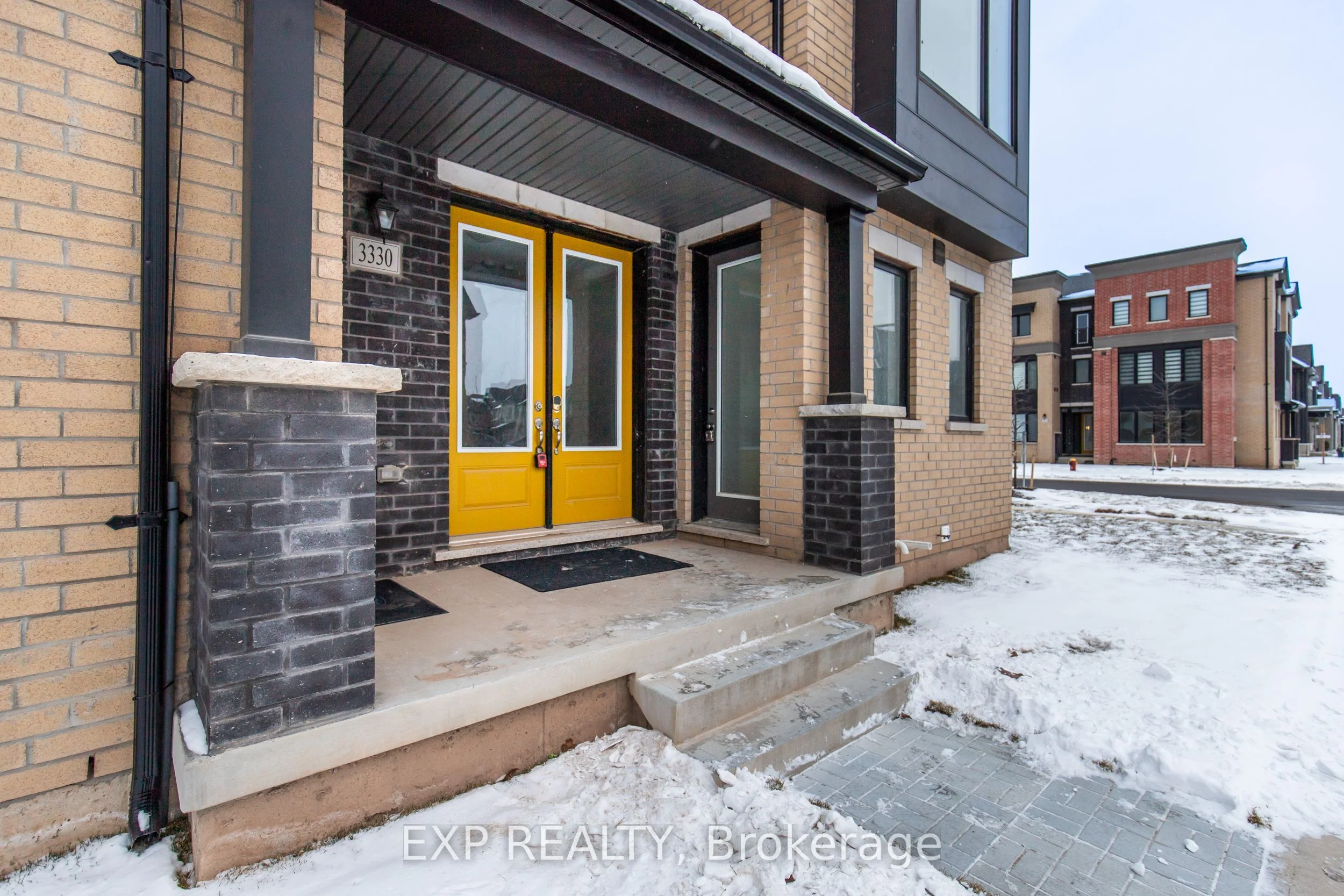 Att/Row/Townhouse in Oakville