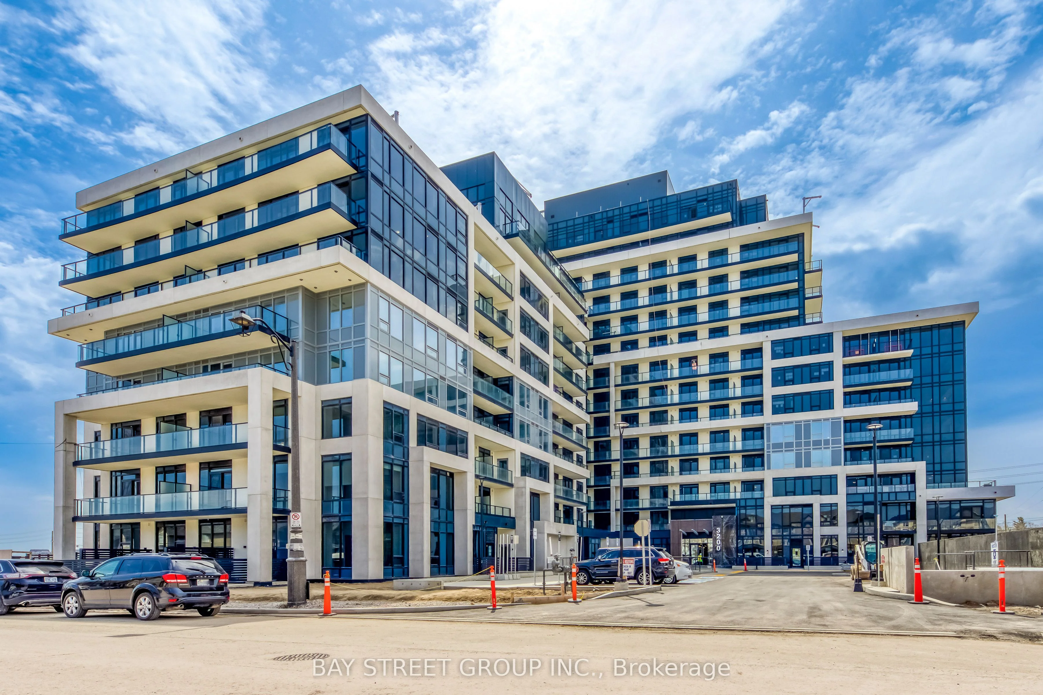 3200 William Coltson Avenue 206, Oakville, ON L6H 7W6