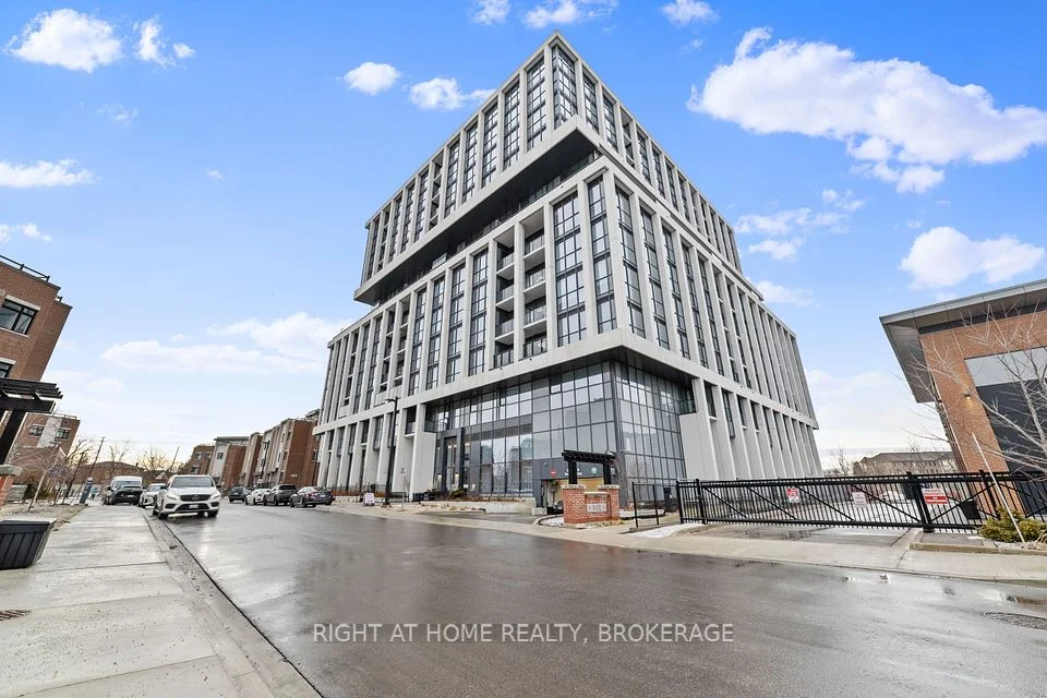 1063 Douglas mccurdy Cmn 211, Mississauga, ON L5G 0C5