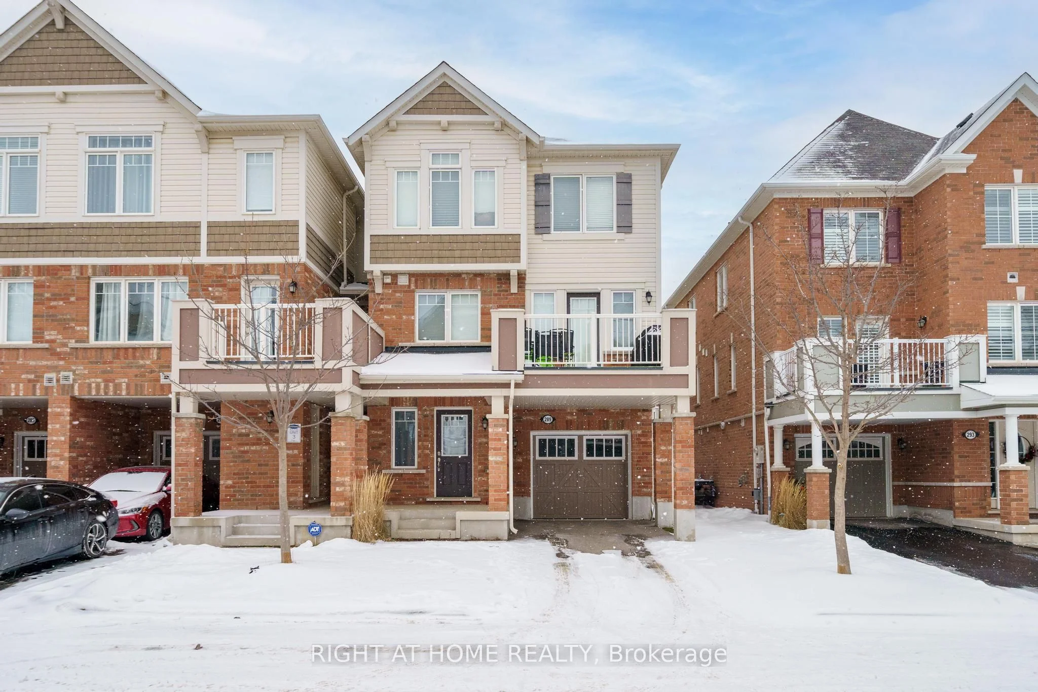 Att/Row/Townhouse in Milton