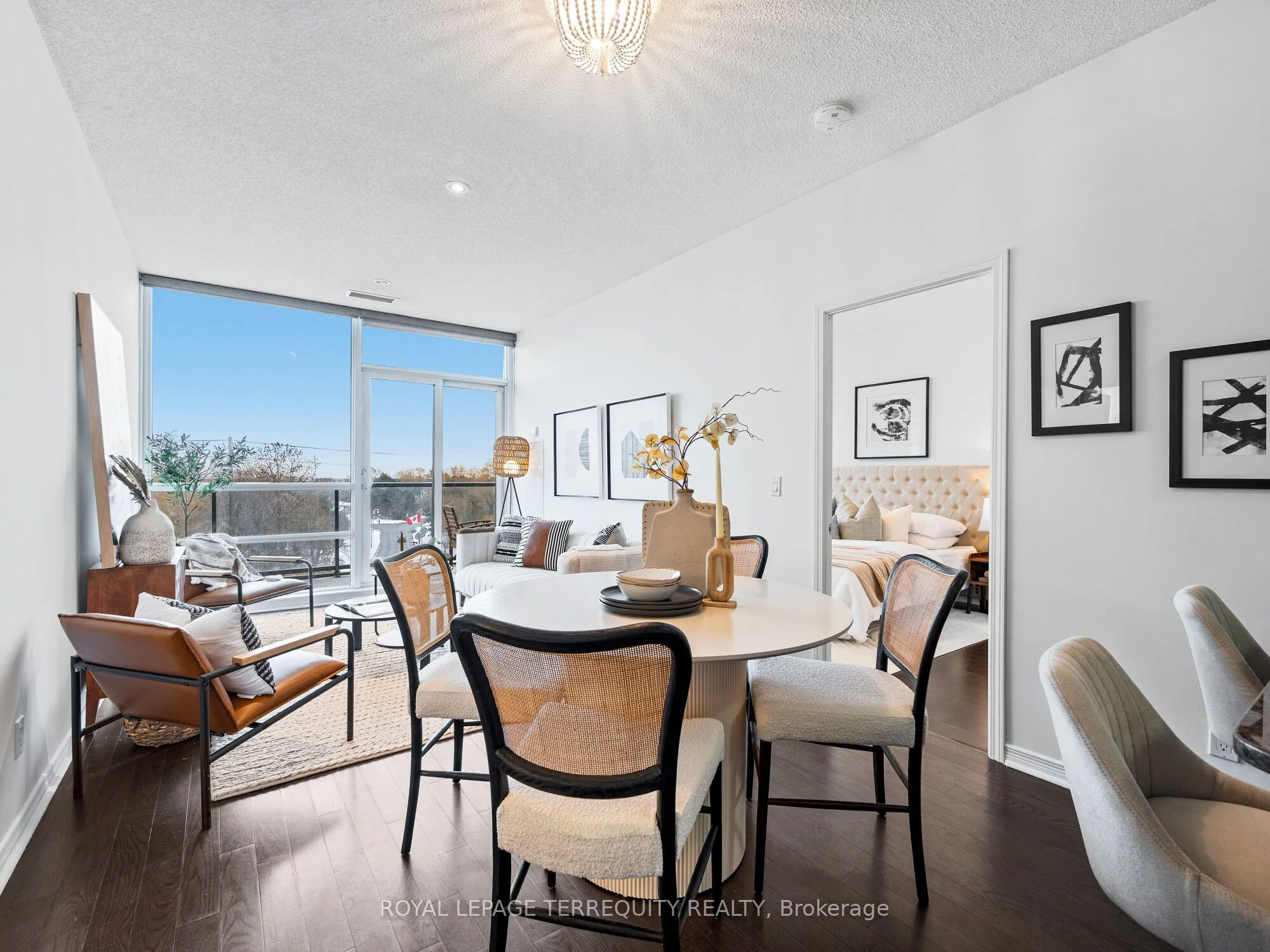 2240 Lake Shore Boulevard W 312, Toronto W06, On M8v 0b1
