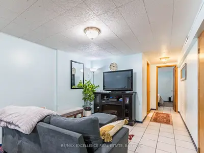1178 Ogden Avenue Bsmt, Mississauga, On L5e 2h1