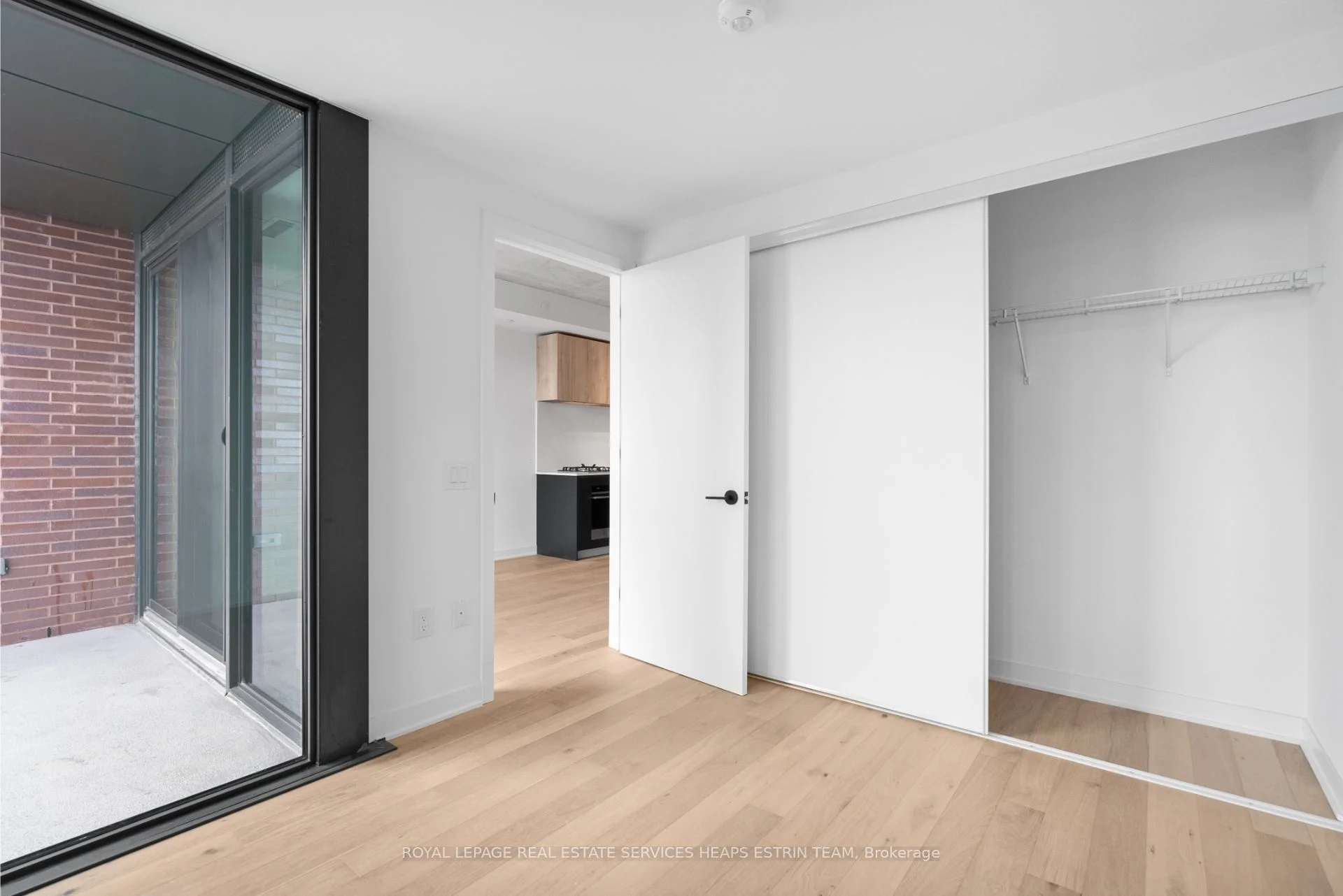 2625 Dundas Street W 613, Toronto W02, ON M6P 1X9