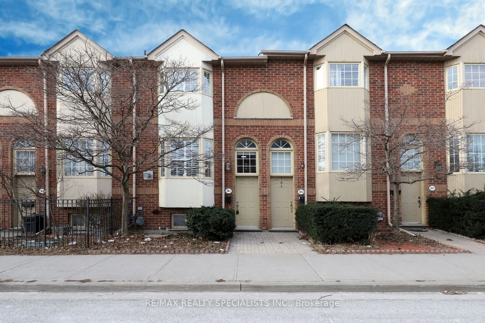 Att/Row/Townhouse in Toronto