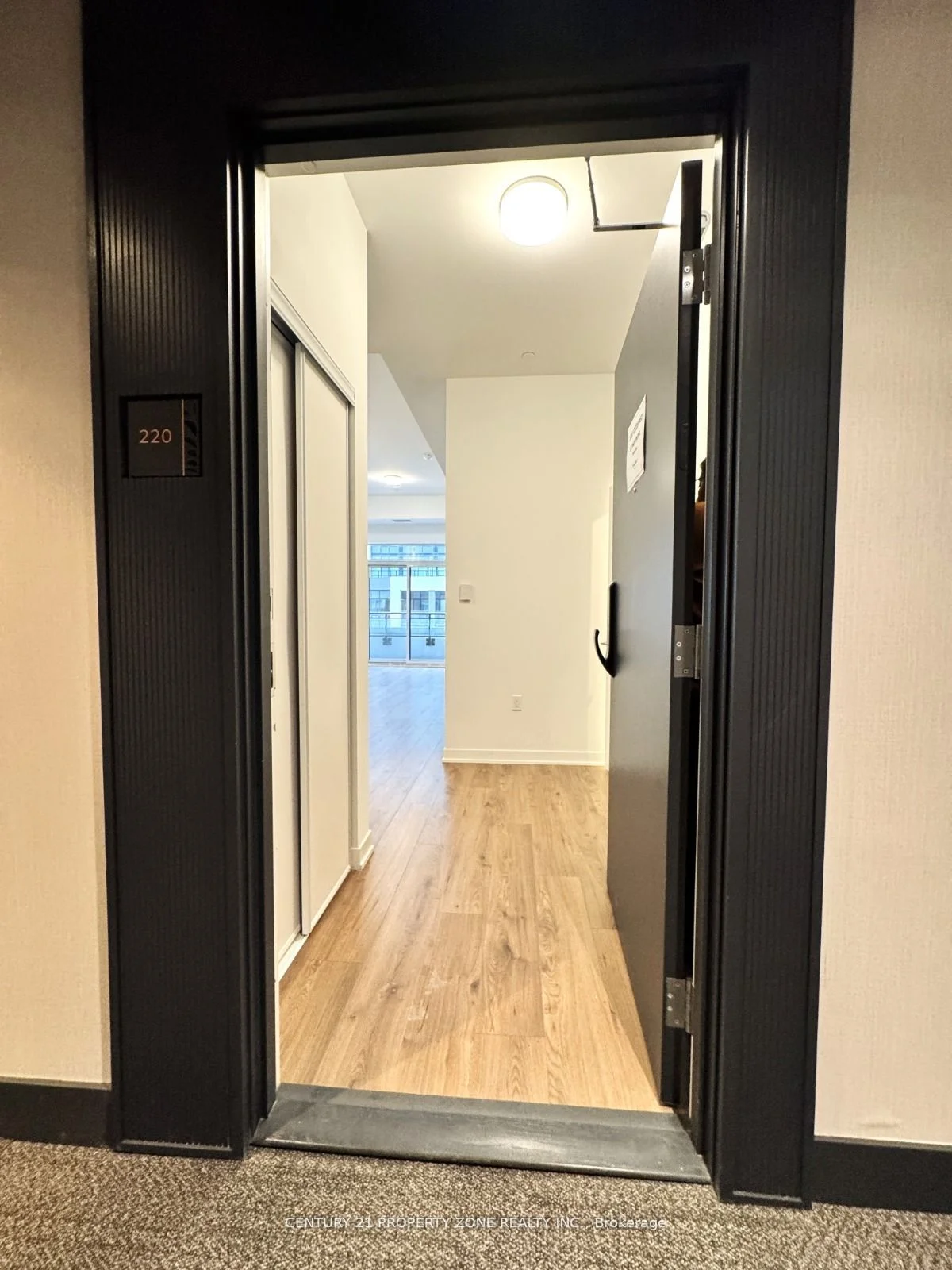 395 Dundas Street W 220, Oakville, ON L6M 5R8