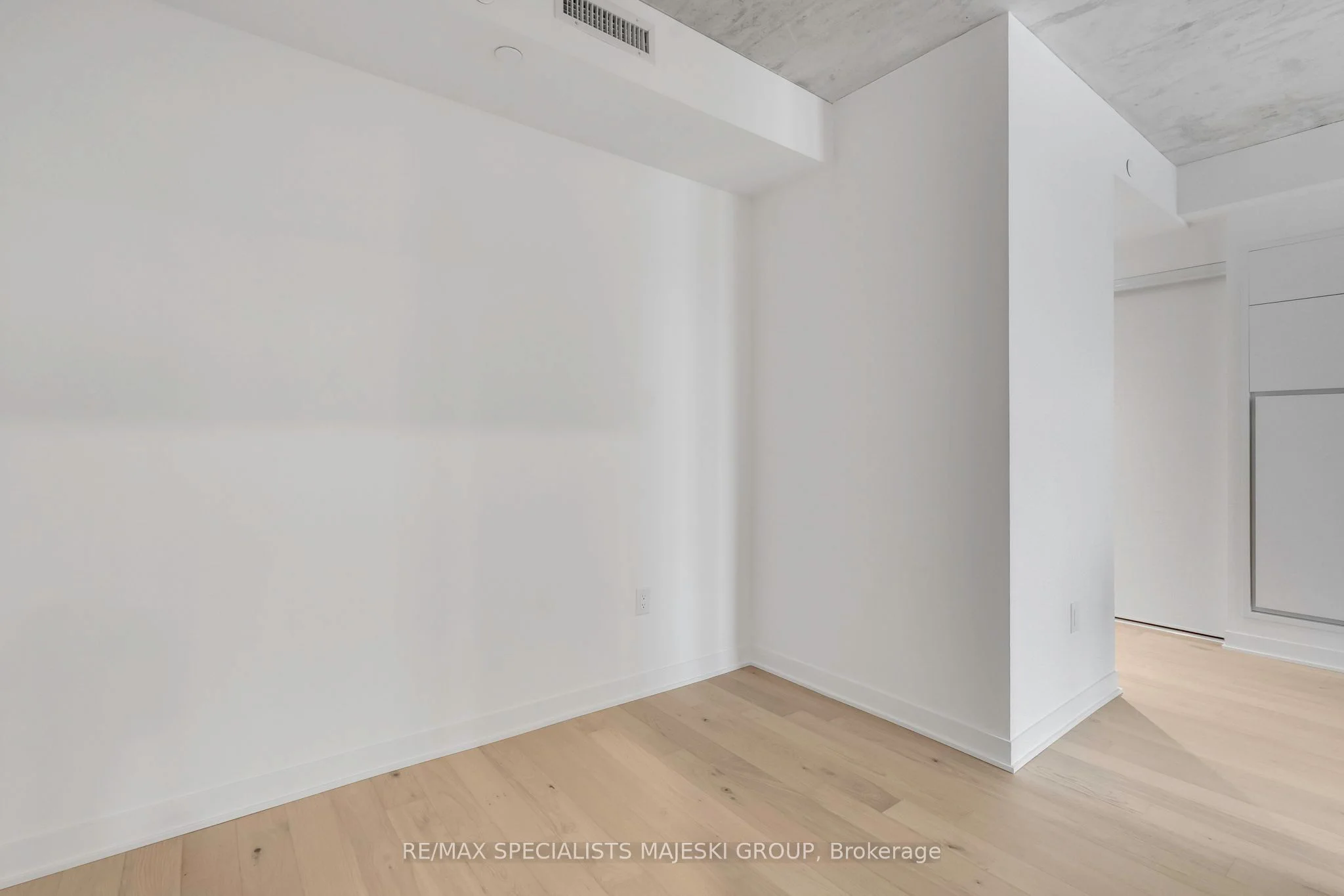 2625 Dundas Street W 608, Toronto W02, ON M6P 1X9
