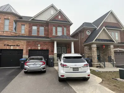 Att/Row/Townhouse in Brampton