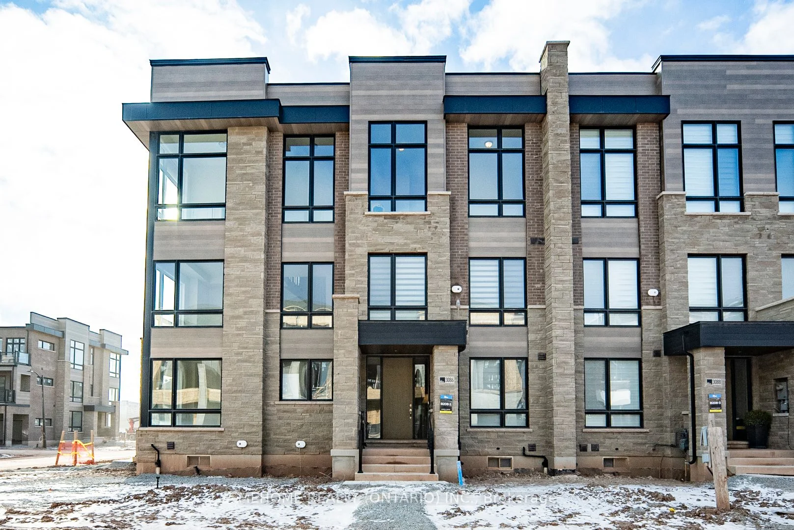Att/Row/Townhouse in Oakville