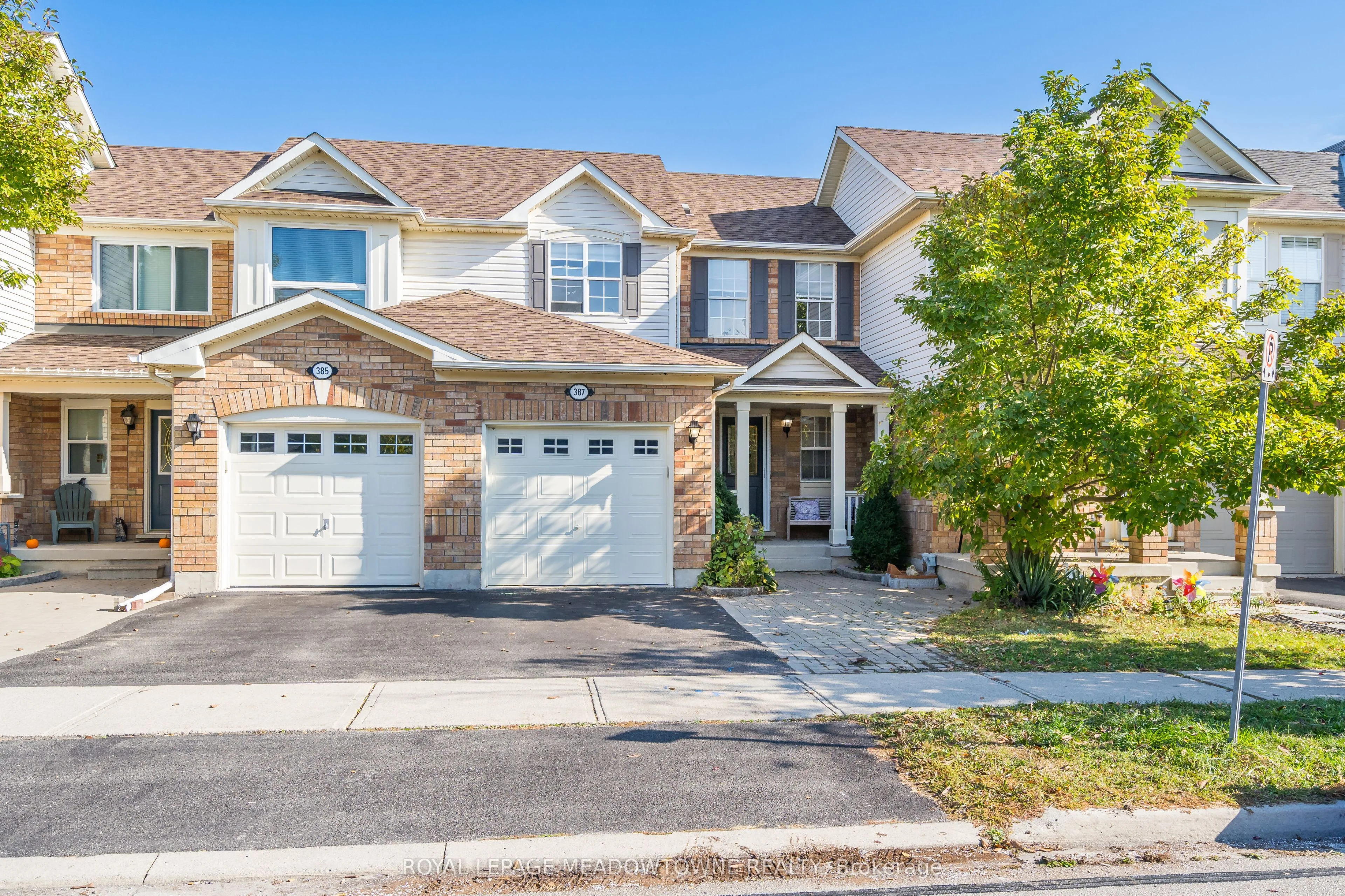 Att/Row/Townhouse in Milton