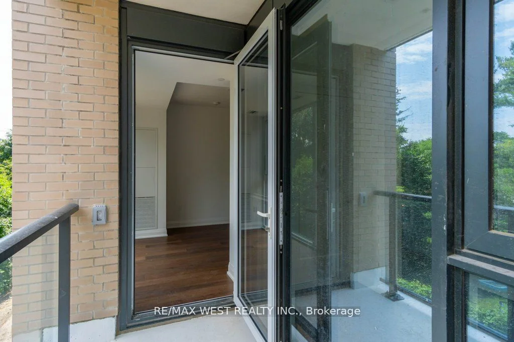 293 The Kingsway 307, Toronto W08, ON M9A 0E8