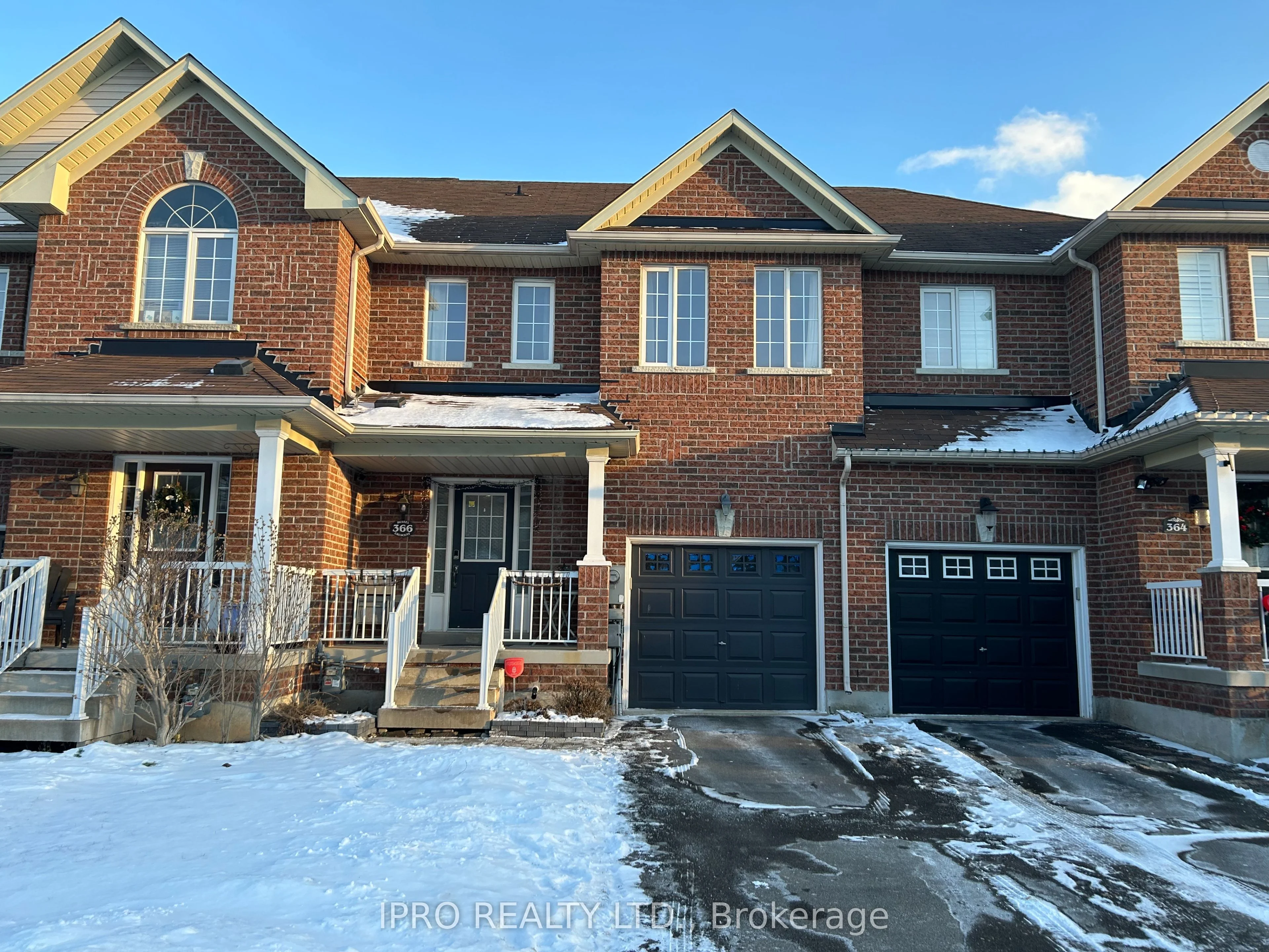 Att/Row/Townhouse in Milton