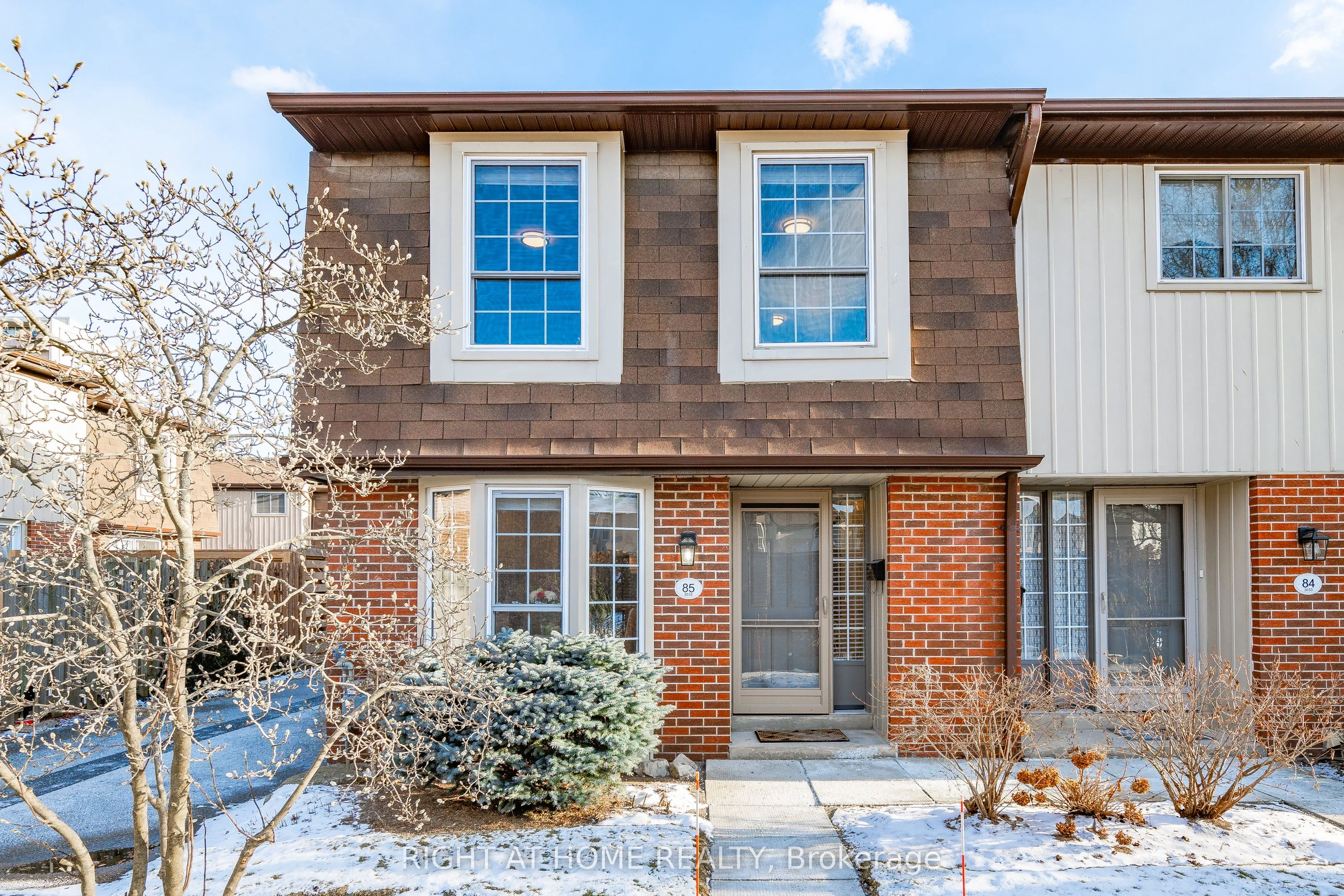 Condo Townhouse in Burlington