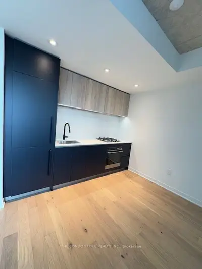 2625 Dundas Street W 707, Toronto W02, On M6p 1x9