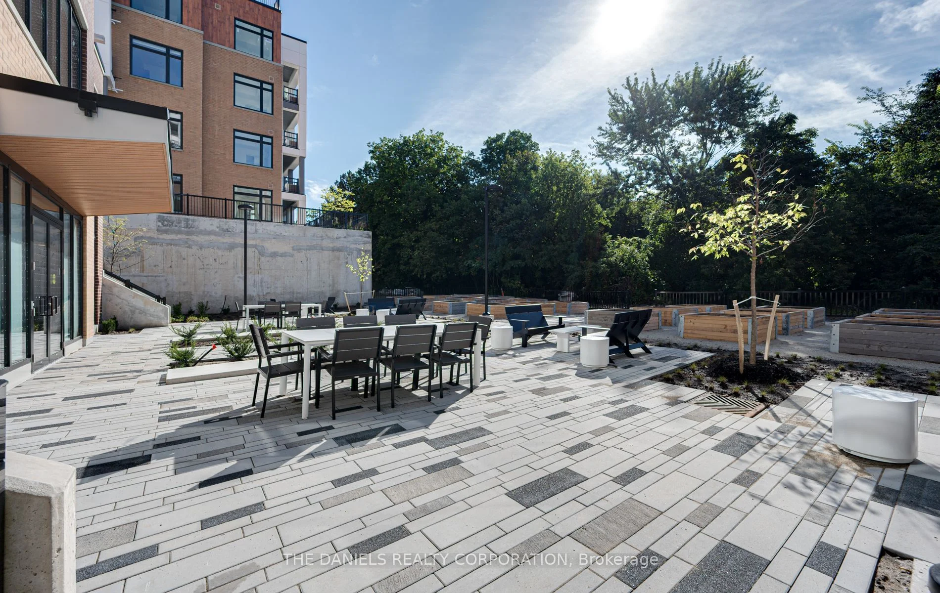 145 Canon Jackson Drive 208, Toronto W04, On M6m 0e1