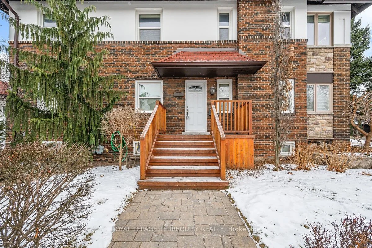 134 Colbeck Street, Toronto W02, On M6s 1v5