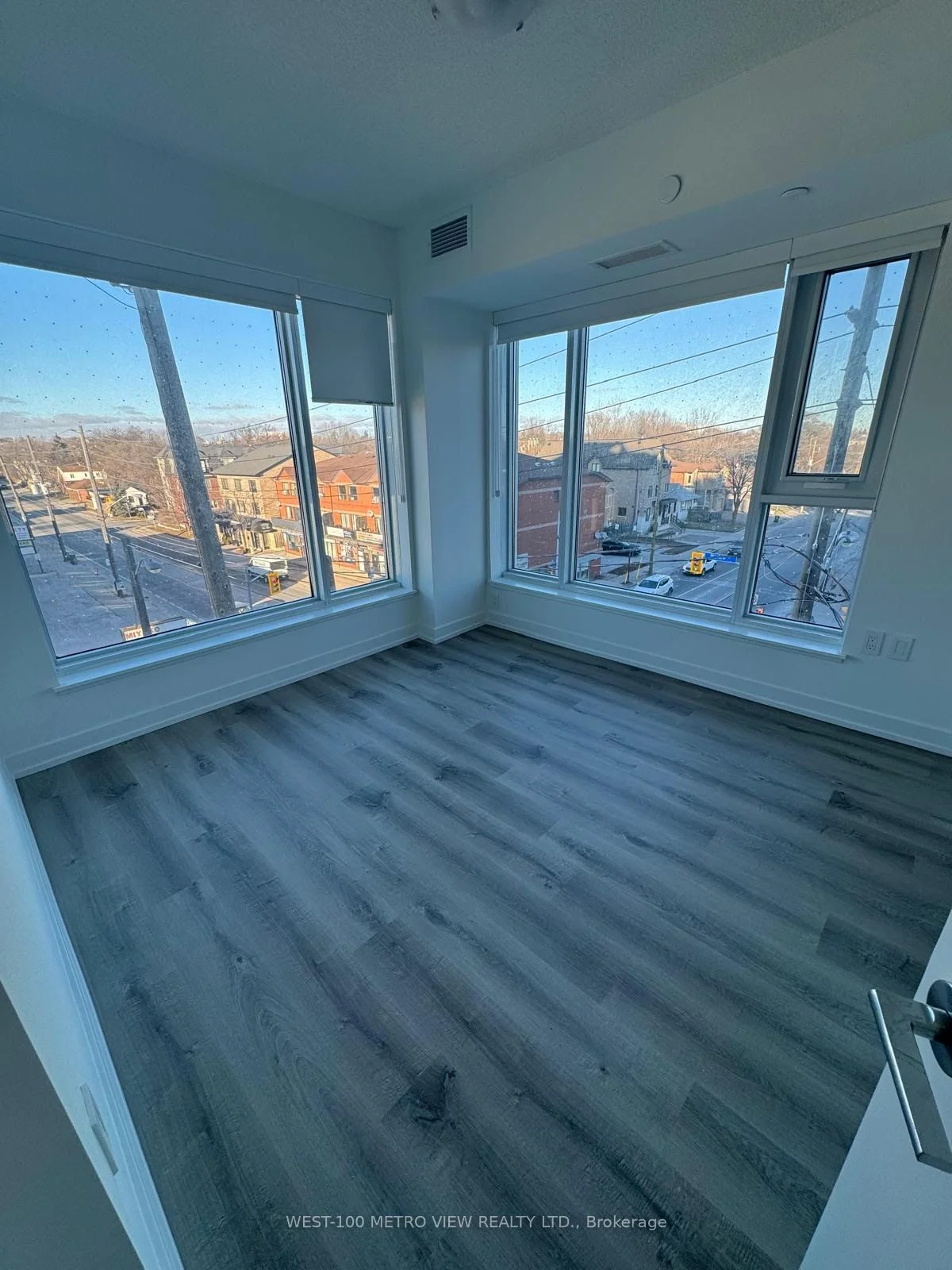 556 Marlee Avenue 422, Toronto W04, ON M6B 0B1