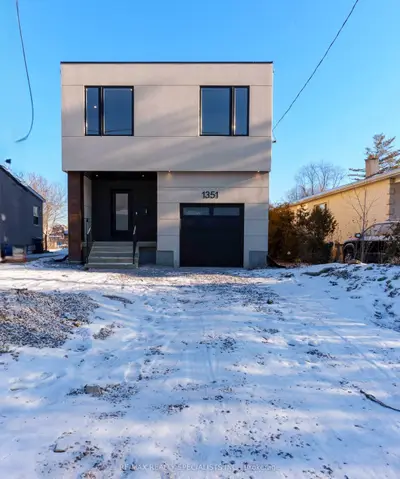 1351 Northmount Avenue, Mississauga, On L5e 1y4