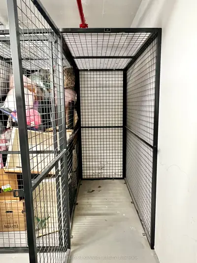 86 Dundas Street E Locker, Mississauga, On L5a 0b1