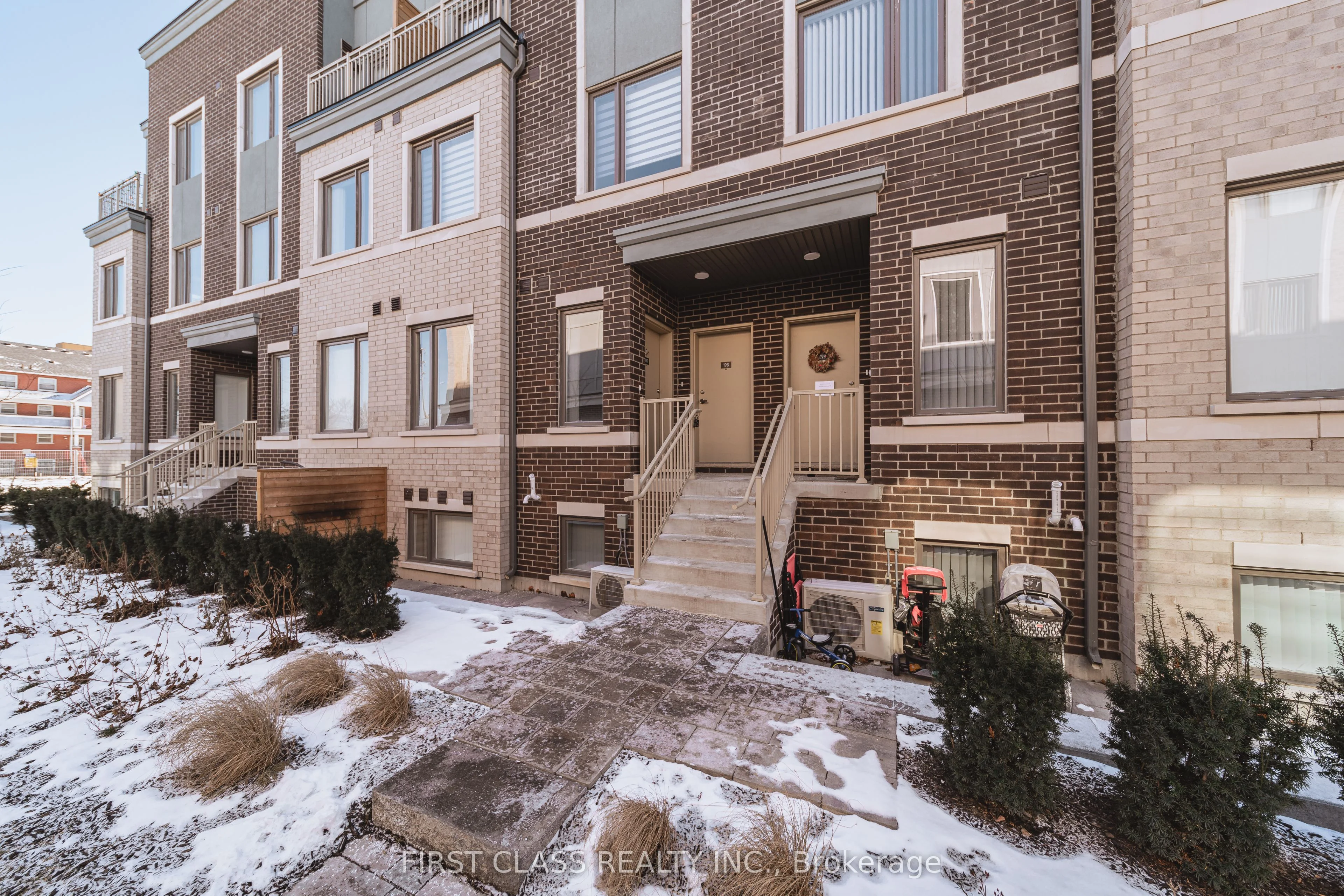 10 Lloyd Janes Lane 197, Toronto W06, On M8v 0j7