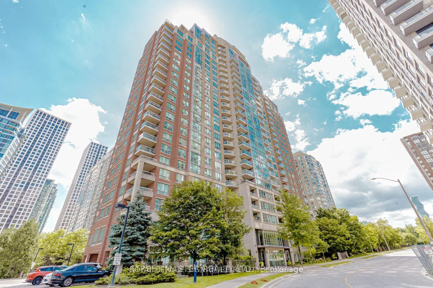 156 Enfield Place 2112, Mississauga, On L5b 4l8